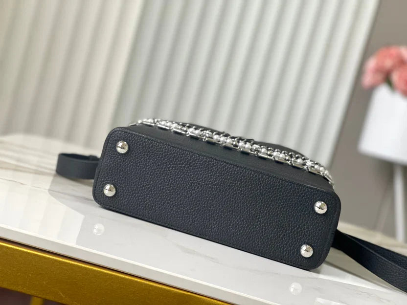 Noir Taurillon Leather Handbag with Pearl-Textured Chain