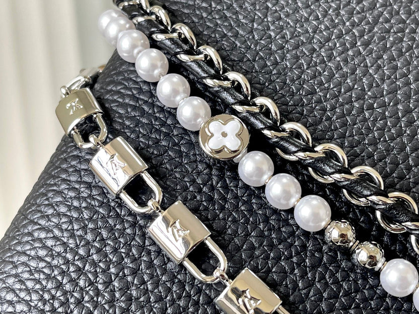 Noir Taurillon Leather Handbag with Pearl-Textured Chain