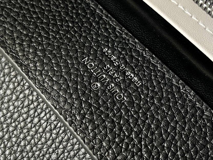 Noir Taurillon Leather Handbag with Pearl-Textured Chain